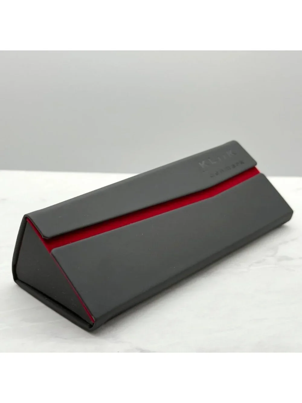 Kliik Denmark Black Tri Fold Triangle Shape Case Red Inner Lining Cleaning Cloth